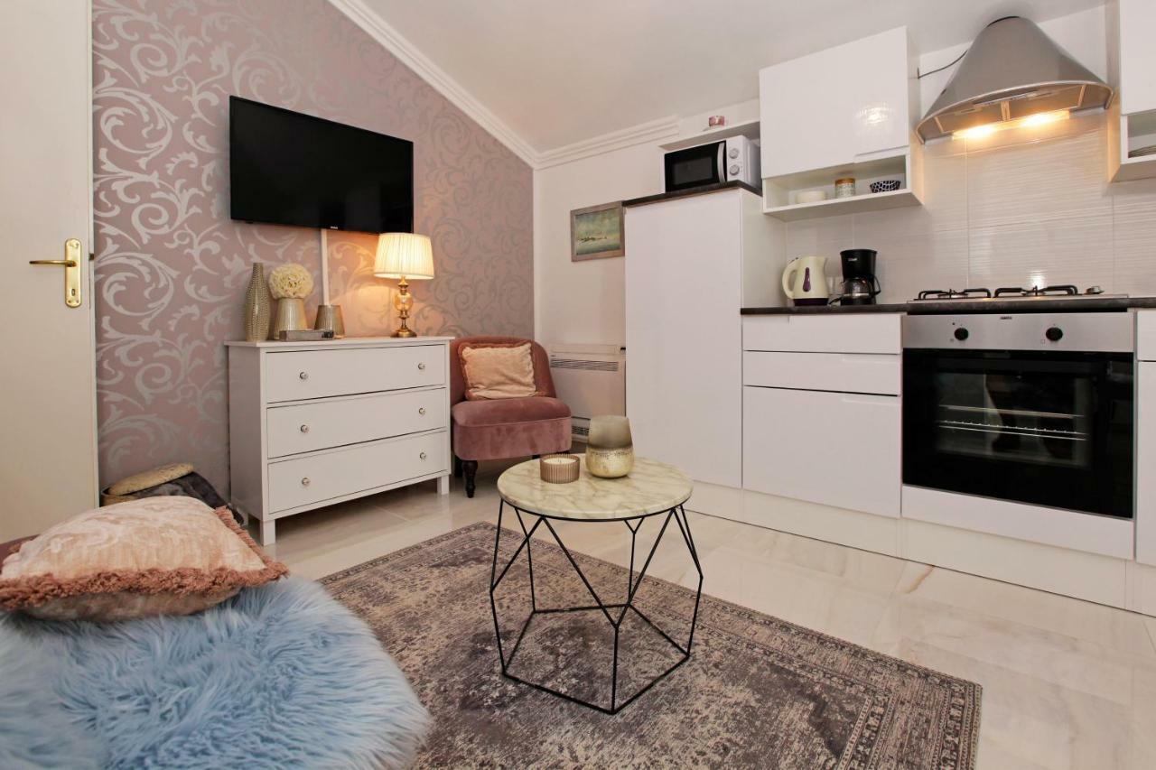 Apartment Ambroz Вела-Лука Екстер'єр фото