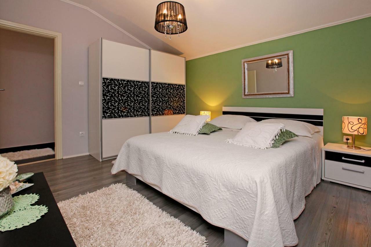 Apartment Ambroz Вела-Лука Екстер'єр фото